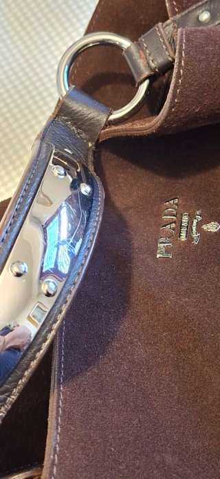 Bolso Prada ante marrón detalles plata