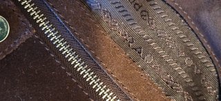 Bolso Prada ante marrón detalles plata