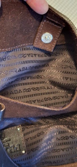 Bolso Prada ante marrón detalles plata