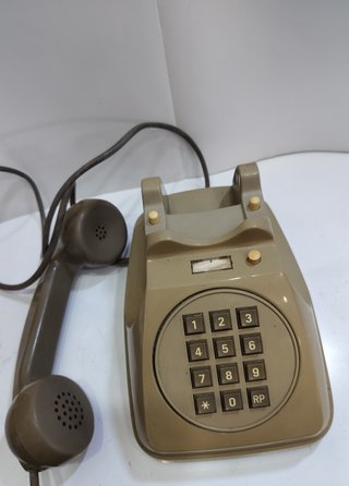 Telefono fisso anni '80 a tastiera beige