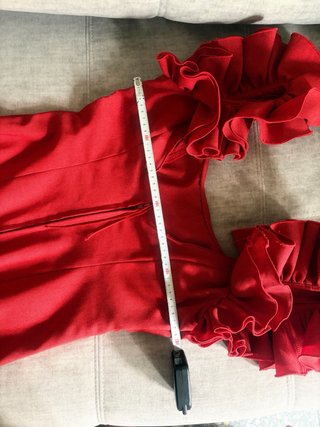 Traje de flamenca rojo volante No es elástico.