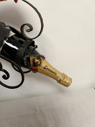 Portabottiglie per vino e cava in ferro antico con uve
