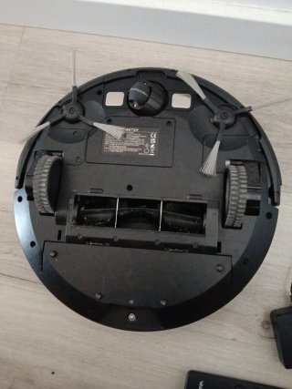 Robot Aspirador Vactidy Negro en su caja.