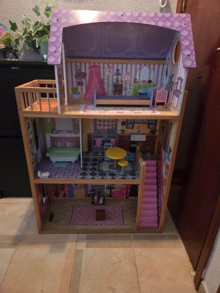Casa de muñecas de madera