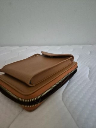 Bolso monedero camel
