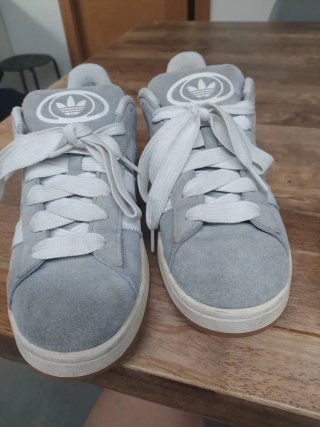 Deportivas Adidas grises y blancas