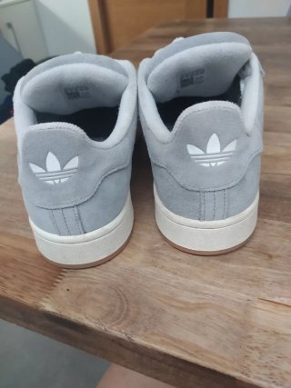 Deportivas Adidas grises y blancas