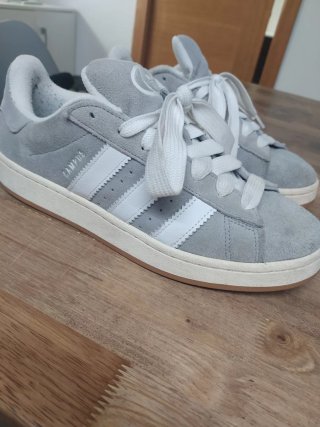 Deportivas Adidas grises y blancas