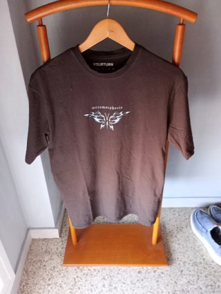 Camiseta se manga corta color marrón de Yourturn.