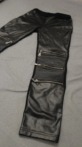 Mallas negras de cuero  con cremalleras