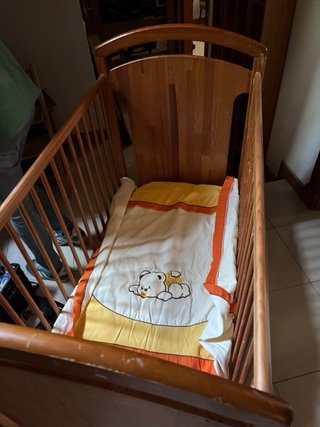 Cuna de madera para bebé