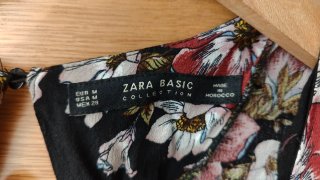 Mono negro floral Zara