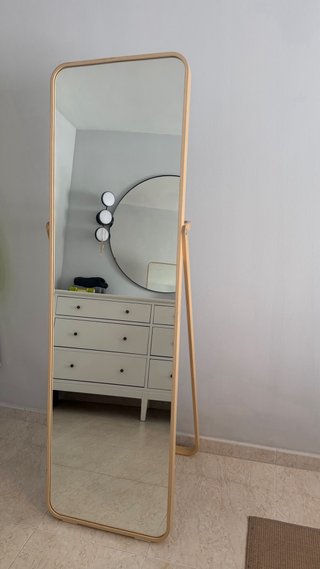 Specchio da terra Ikea 52x167cm. Modello “IKORNNES”