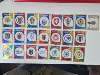 Cromos Panini Mundial'26: 21 escudos + 1 especial