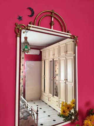 Dormitorio de matrimonio de forja blanca y bronce