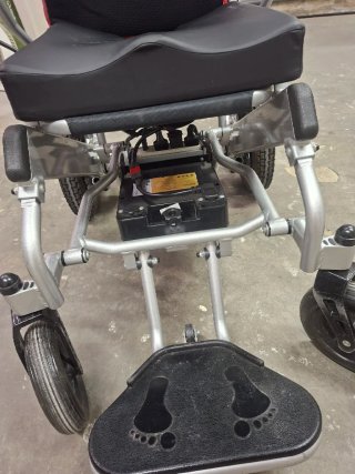 Silla de ruedas eléctrica plegable R500 Ayudas Din
