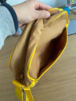 Bolso bandolera marca Mustang. Diseño retro