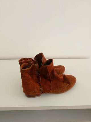Botas de ante marrón