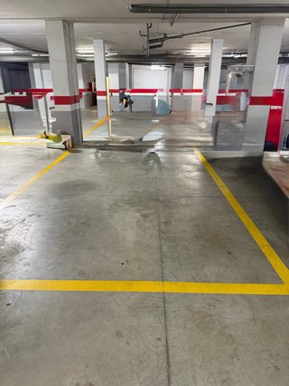 Se alquila plaza de garaje amplia para vehículo