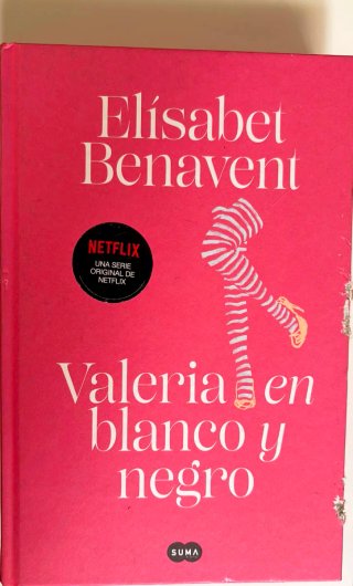 Valeria en blanco y negro / Valeria in Black an...