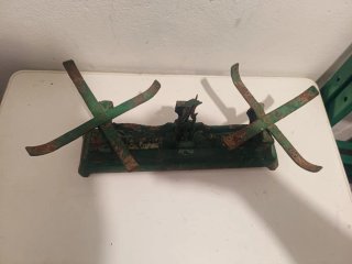 Balanza antigua de cocina verde para restaurar