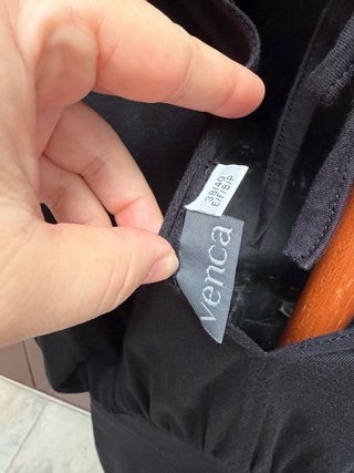 Vestido negro escotado