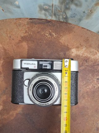 Cámara de fotos Werlisa II con su funda original