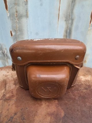 Cámara de fotos Werlisa II con su funda original