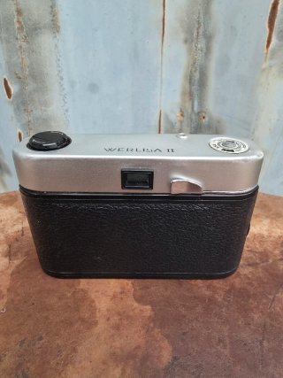 Cámara de fotos Werlisa II con su funda original