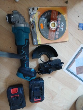 Amoladora Radial + 2 Baterías y Cargador