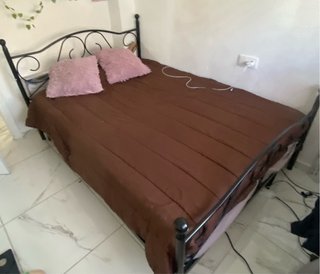 Cama doble metálica con colchón