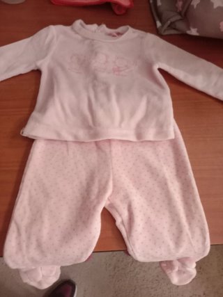 Ropa de bebé reborn con bolso