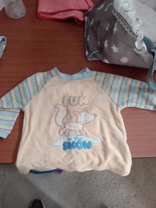 Ropa de bebé reborn con bolso