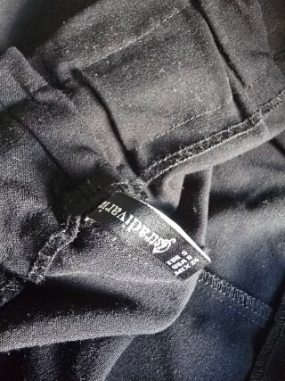Bermudas Stradivarius Negras y Granates