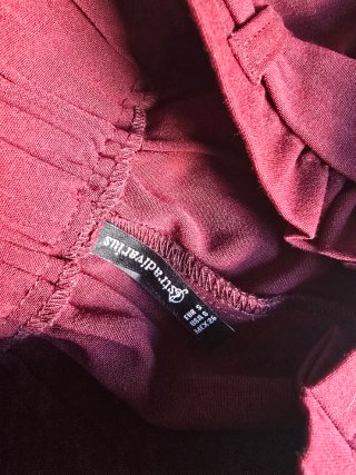 Bermudas Stradivarius Negras y Granates