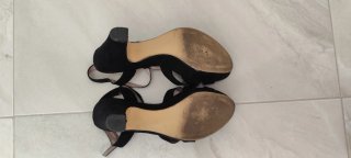 Zapatos de tacón negros para mujer