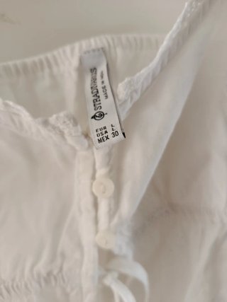 Camiseta blanca con bordado floral