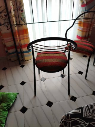 Juego de 2 sillas metálicas con tapizado