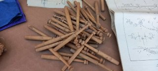 Juego de bolillos y patrones encaje