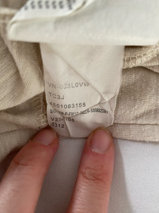 Camiseta Vans con capucha y bolsillo