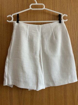 Falda pantalon blanca con botones