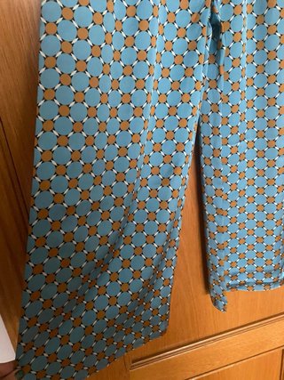 Traje Zara estampado plumas