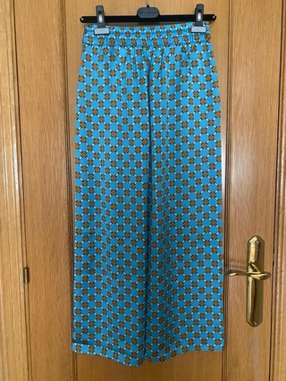 Traje Zara estampado plumas