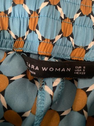 Traje Zara estampado plumas