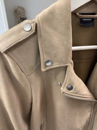 Cazadora antelina beige Vero Moda