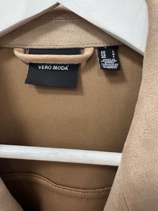 Cazadora antelina beige Vero Moda