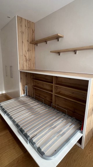 Cama Abatible Diseño Madera y Blanco