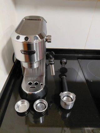 Cafetera DeLonghi Dedica EC685