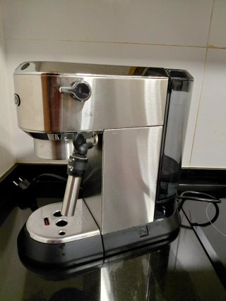 Cafetera DeLonghi Dedica EC685