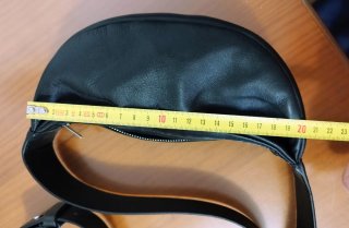 MINI riñonera Piel COS Negra Nueva. Descatalogada.